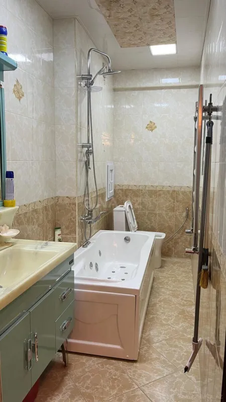 Satılır 4 otaqlı mənzil 140 m²