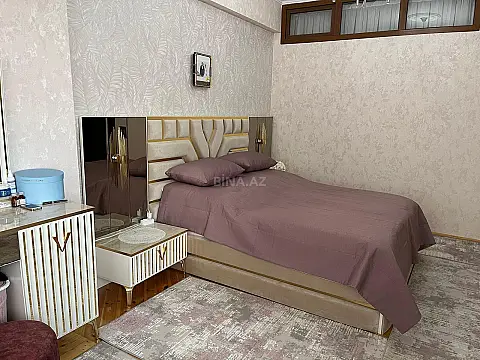 Satılır 4 otaqlı mənzil 140 m²