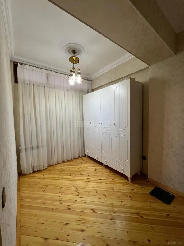 Satılır 4 otaqlı mənzil 140 m²