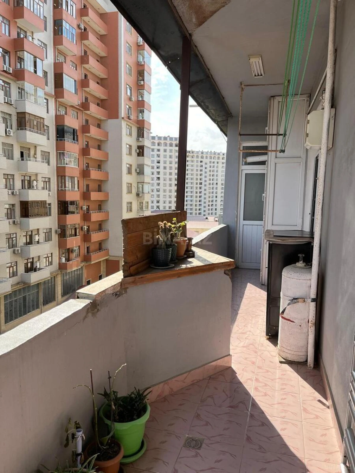 Satılır 4 otaqlı mənzil 140 m²