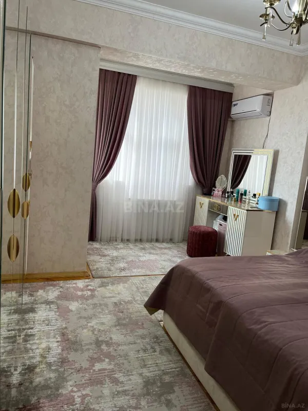 Satılır 4 otaqlı mənzil 140 m²