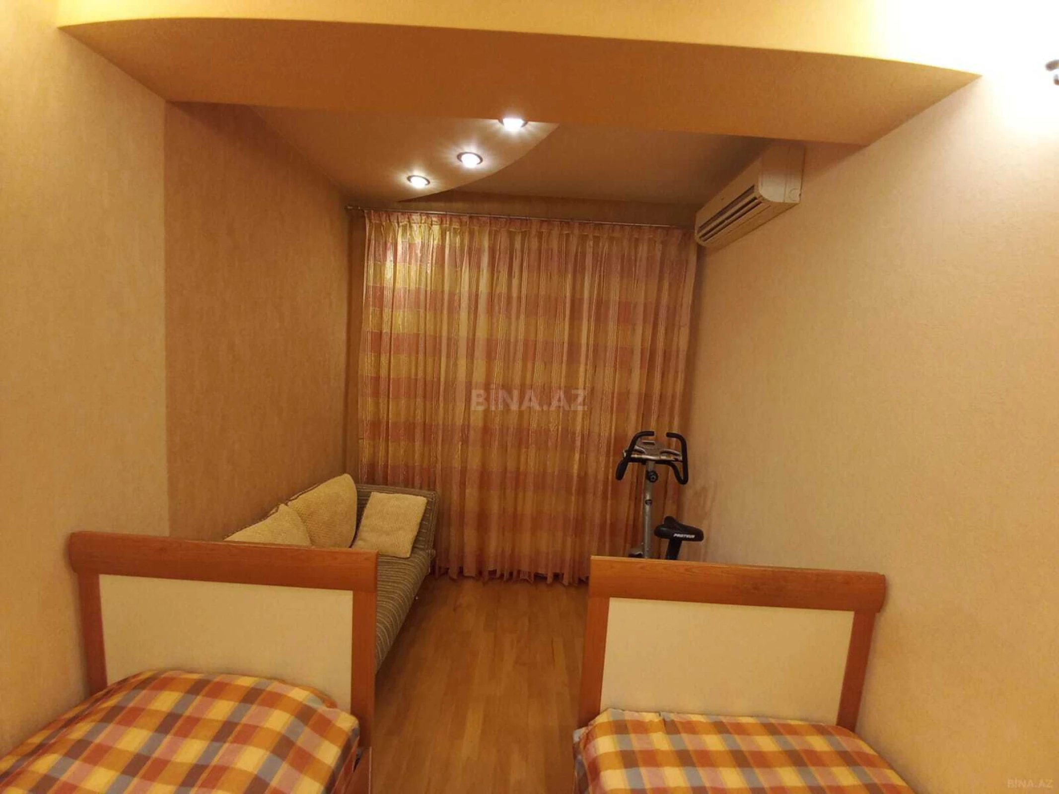 Satılır 4 otaqlı mənzil 148 m²