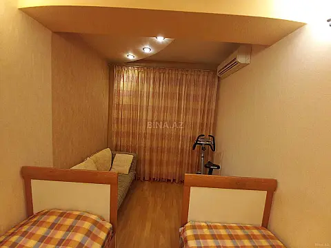 Satılır 4 otaqlı mənzil 148 m²