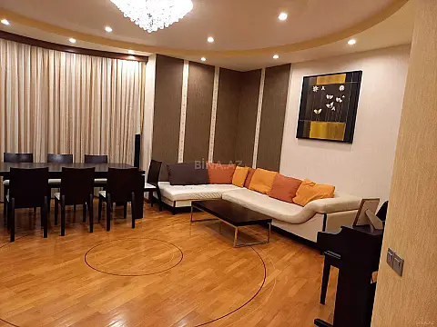 Satılır 4 otaqlı mənzil 148 m²