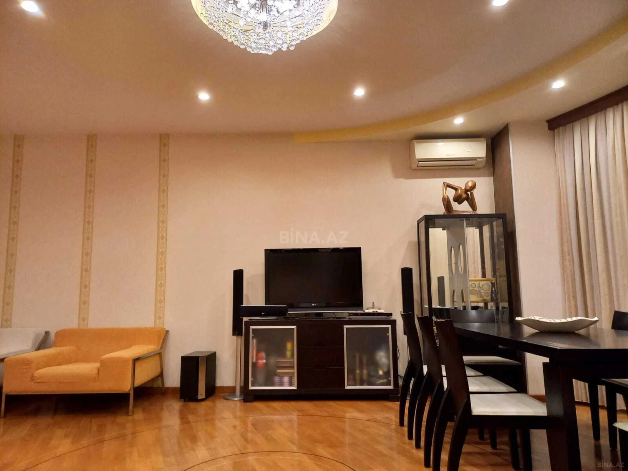 Satılır 4 otaqlı mənzil 148 m²