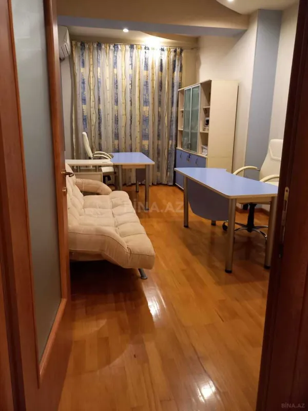 Satılır 4 otaqlı mənzil 148 m²