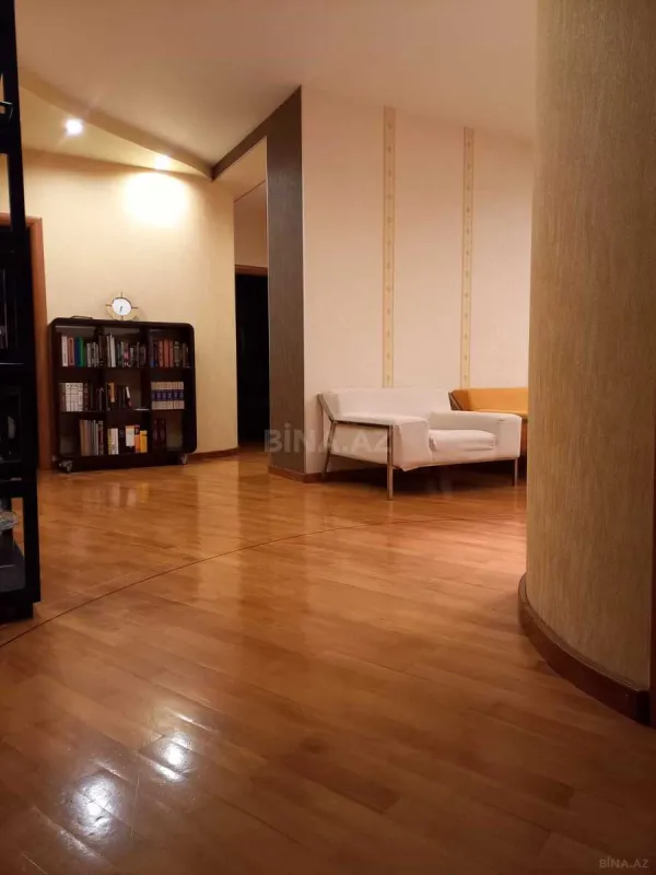 Satılır 4 otaqlı mənzil 148 m²