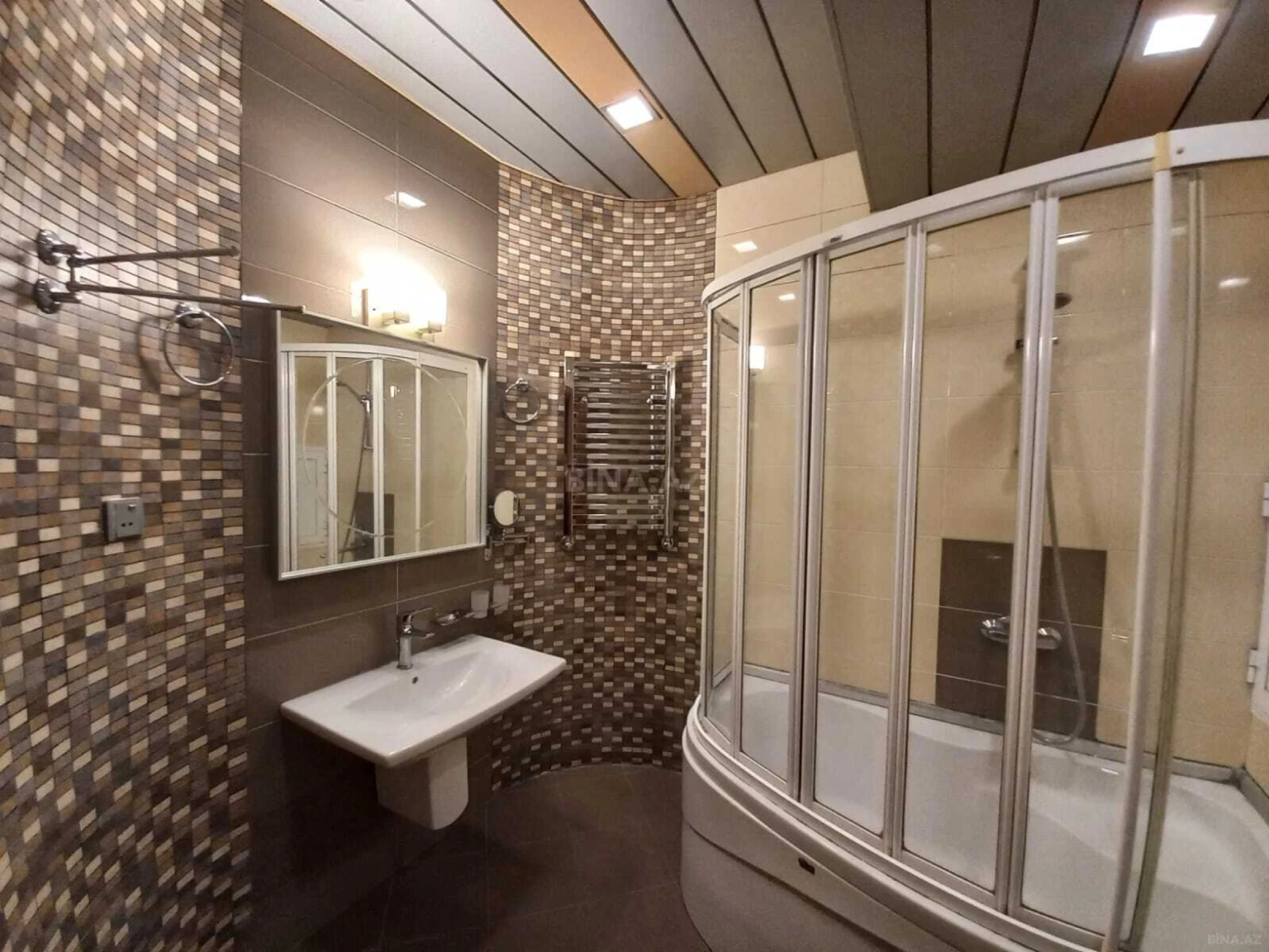 Satılır 4 otaqlı mənzil 148 m²