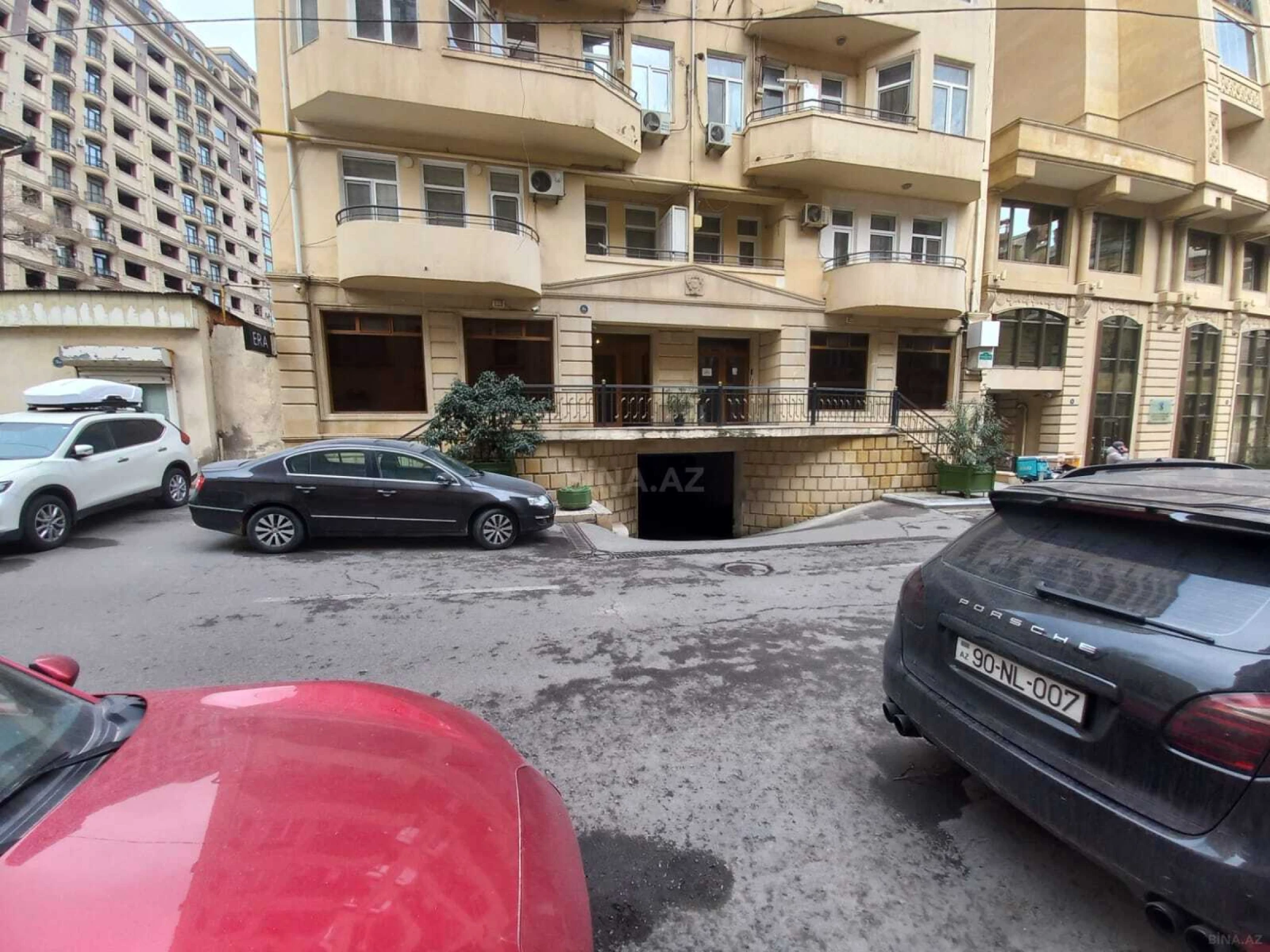 Satılır 4 otaqlı mənzil 148 m²