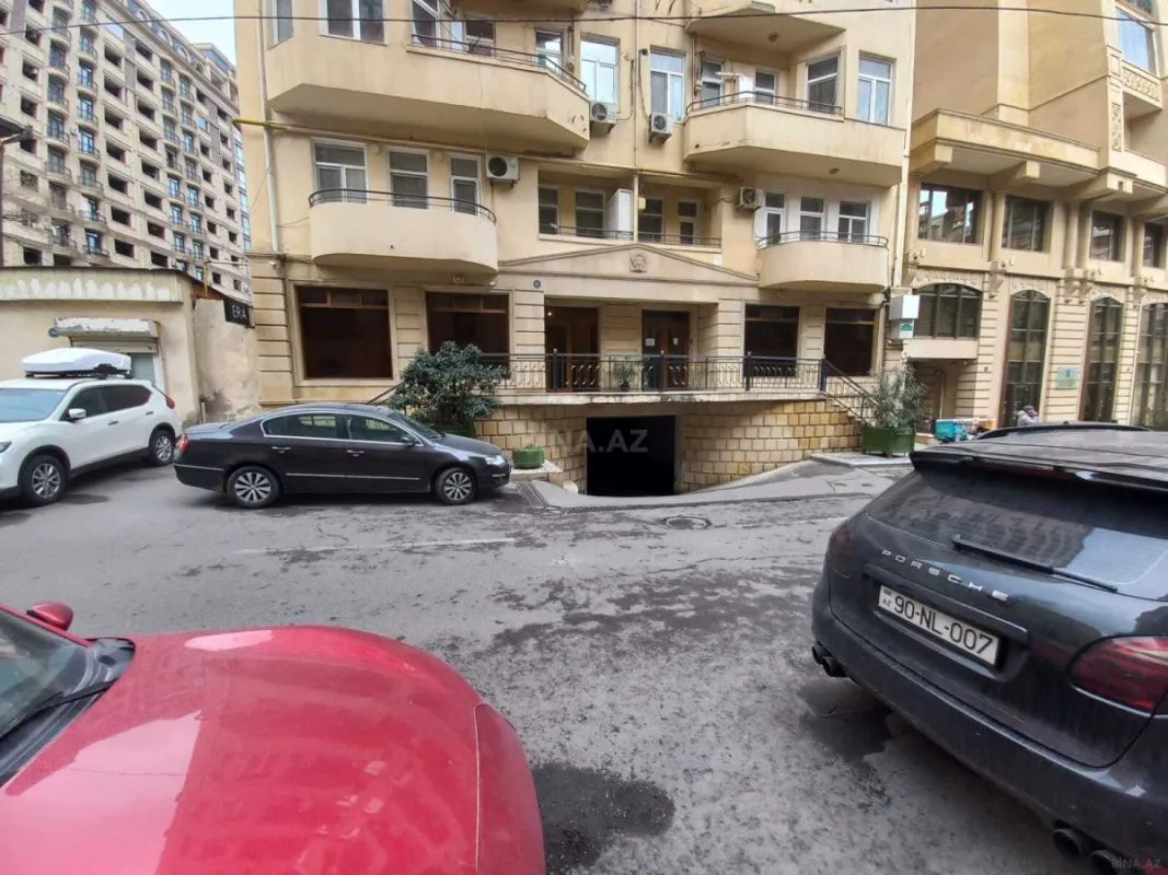 Satılır 4 otaqlı mənzil 148 m²
