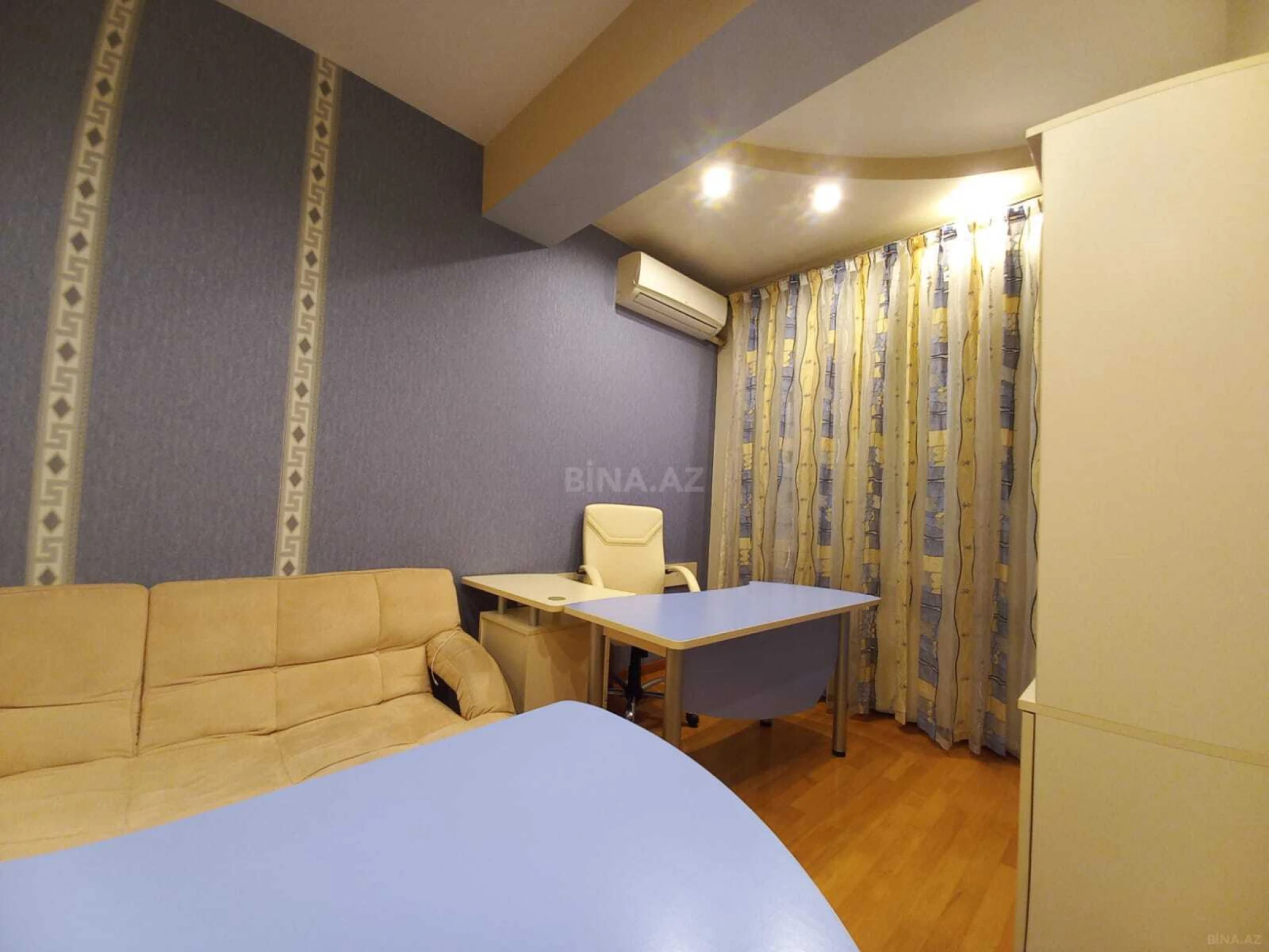 Satılır 4 otaqlı mənzil 148 m²