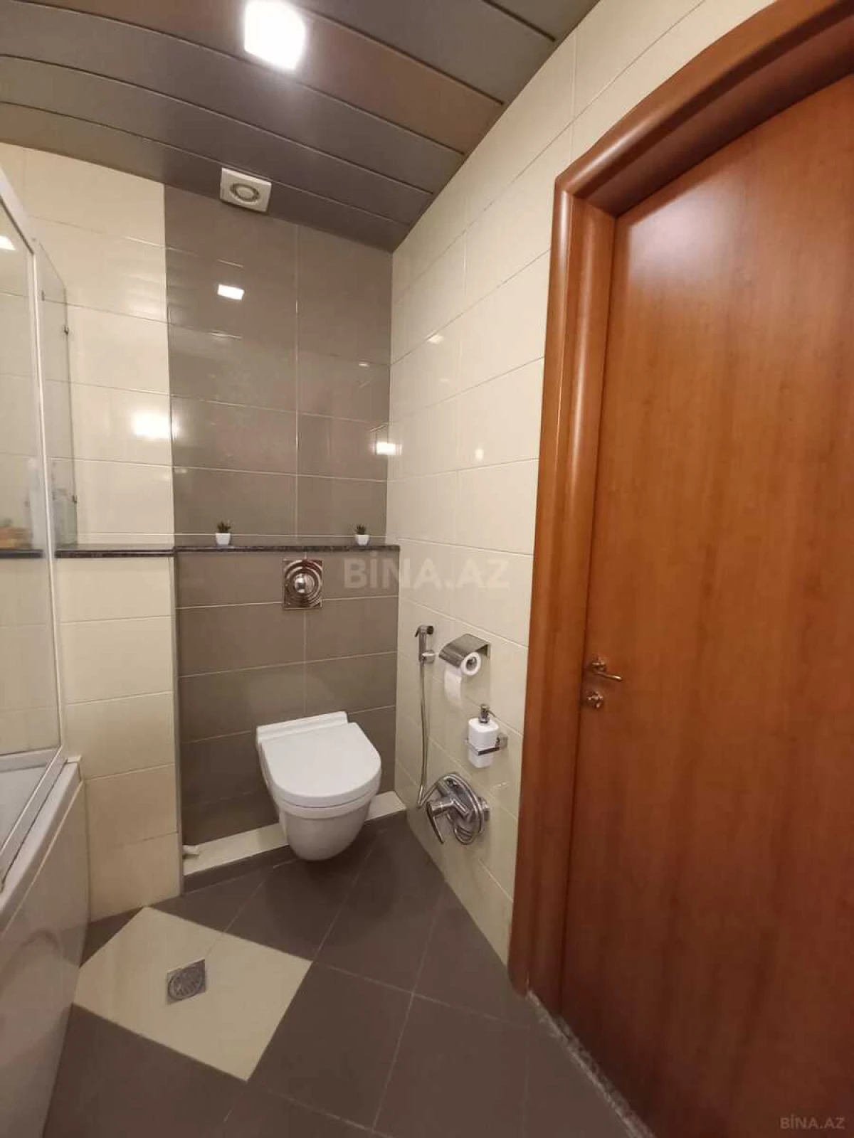 Satılır 4 otaqlı mənzil 148 m²