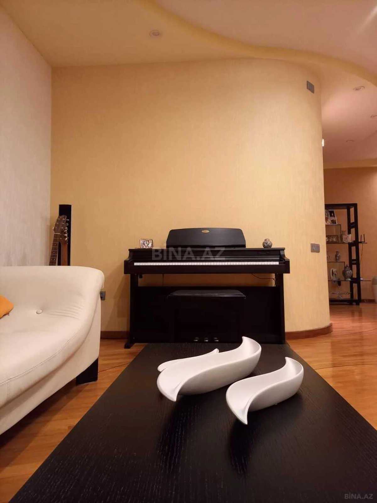 Satılır 4 otaqlı mənzil 148 m²