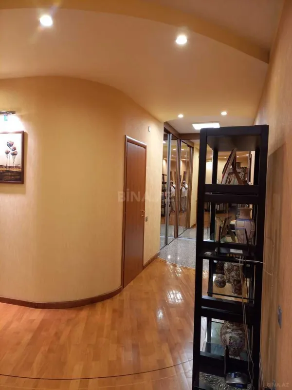 Satılır 4 otaqlı mənzil 148 m²