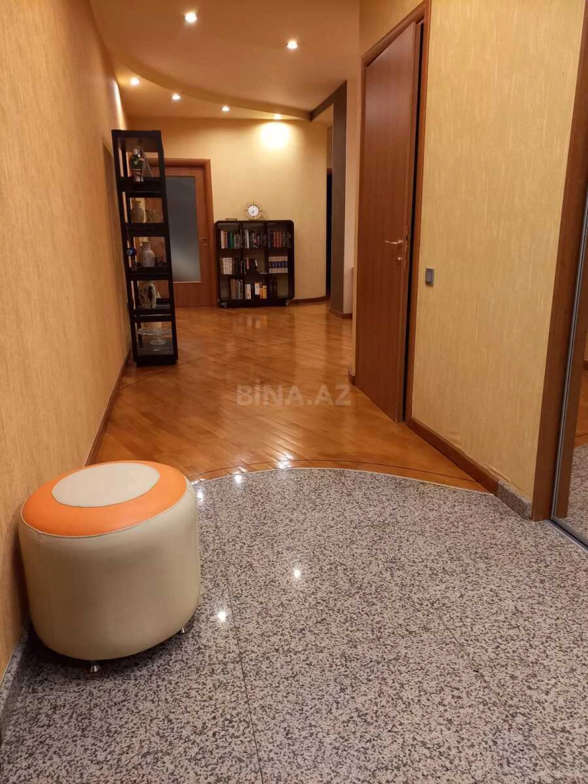 Satılır 4 otaqlı mənzil 148 m²