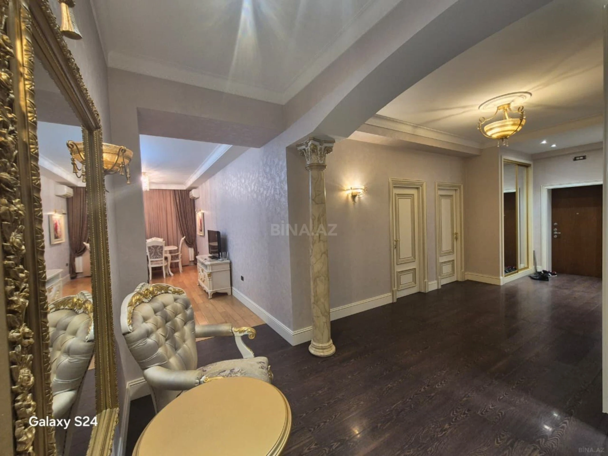 Satılır 4 otaqlı mənzil 200 m²