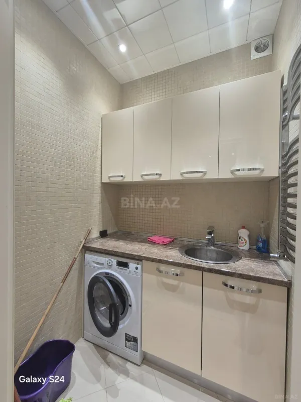 Satılır 4 otaqlı mənzil 200 m²