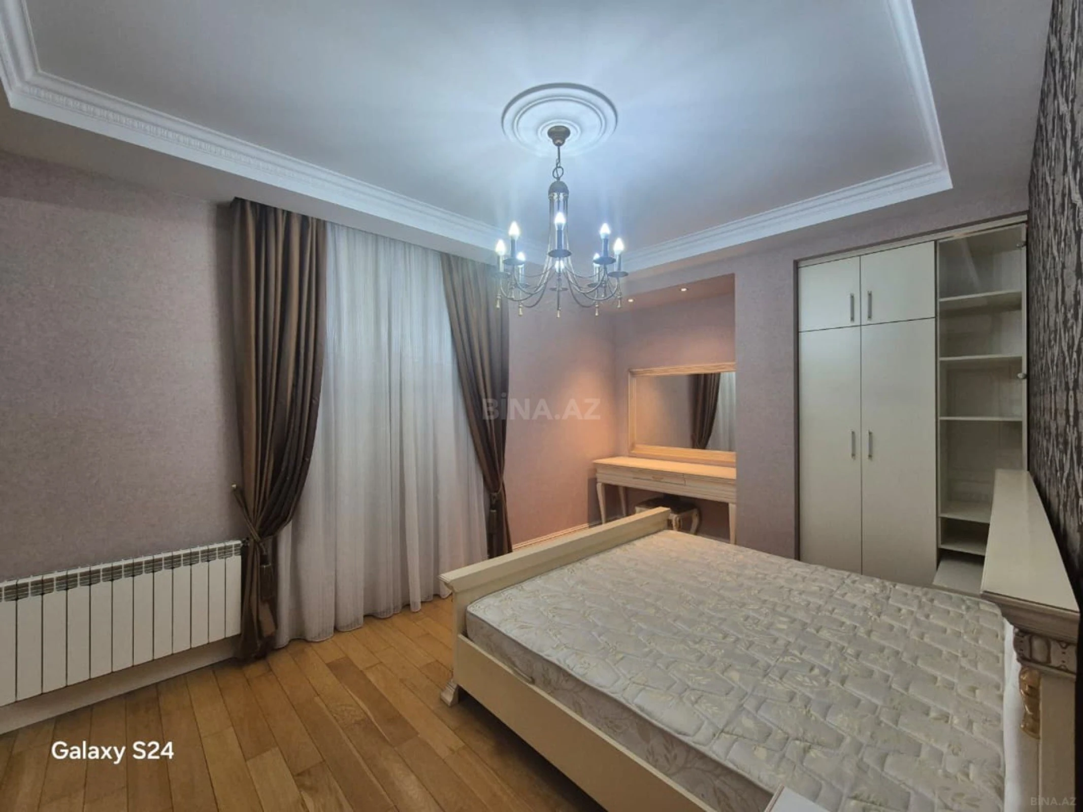 Satılır 4 otaqlı mənzil 200 m²