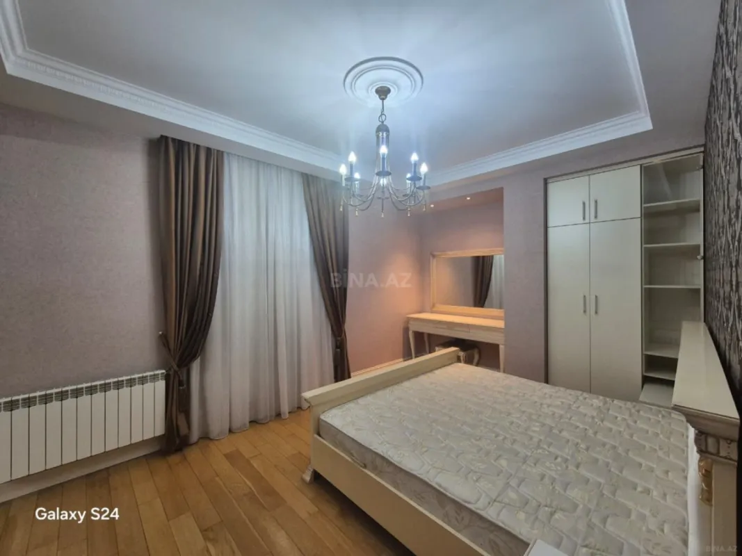Satılır 4 otaqlı mənzil 200 m²