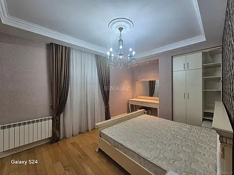 Satılır 4 otaqlı mənzil 200 m²