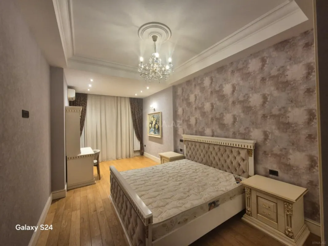 Satılır 4 otaqlı mənzil 200 m²