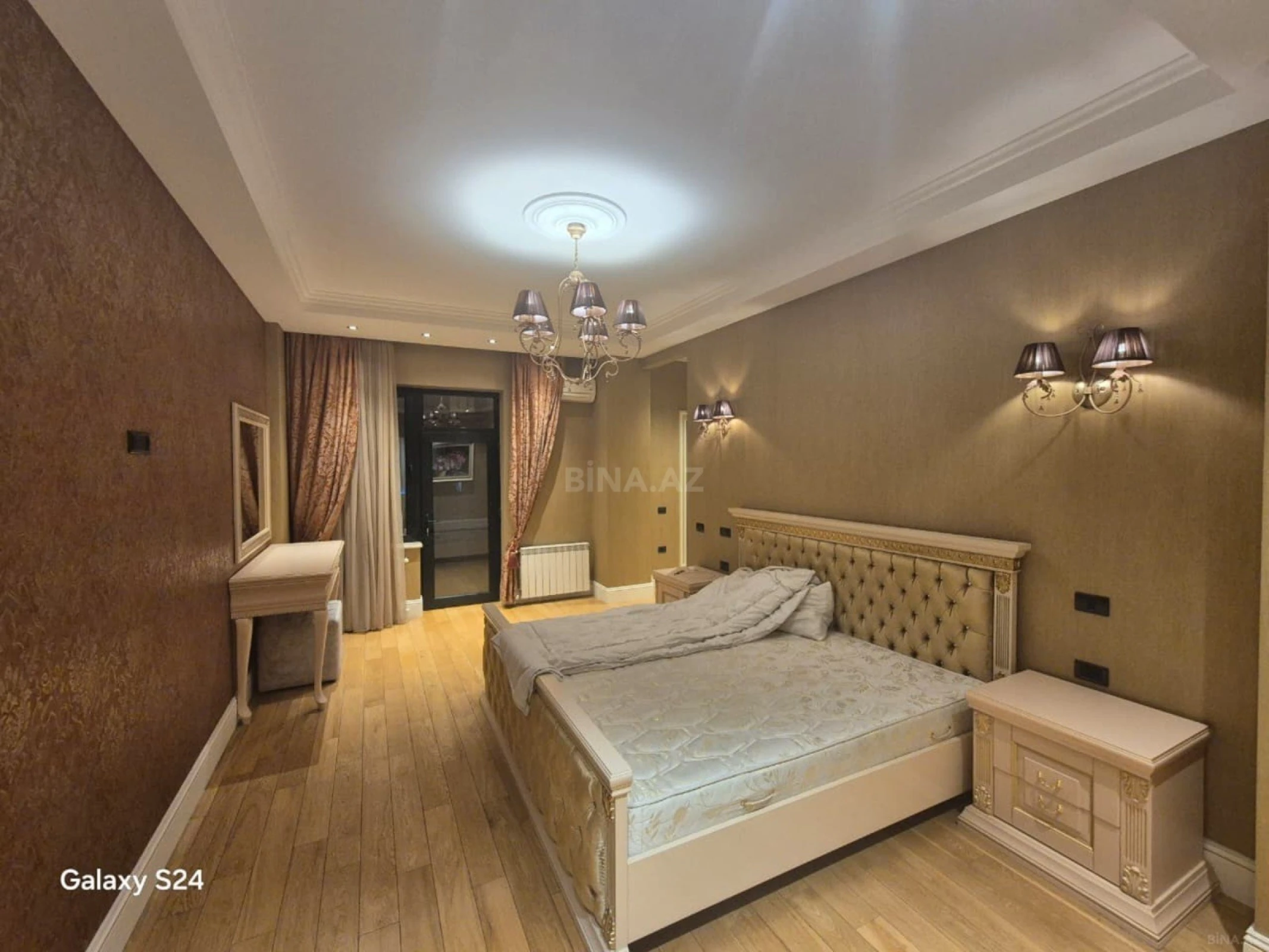 Satılır 4 otaqlı mənzil 200 m²