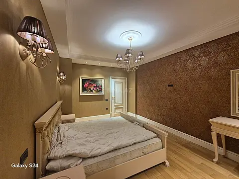Satılır 4 otaqlı mənzil 200 m²