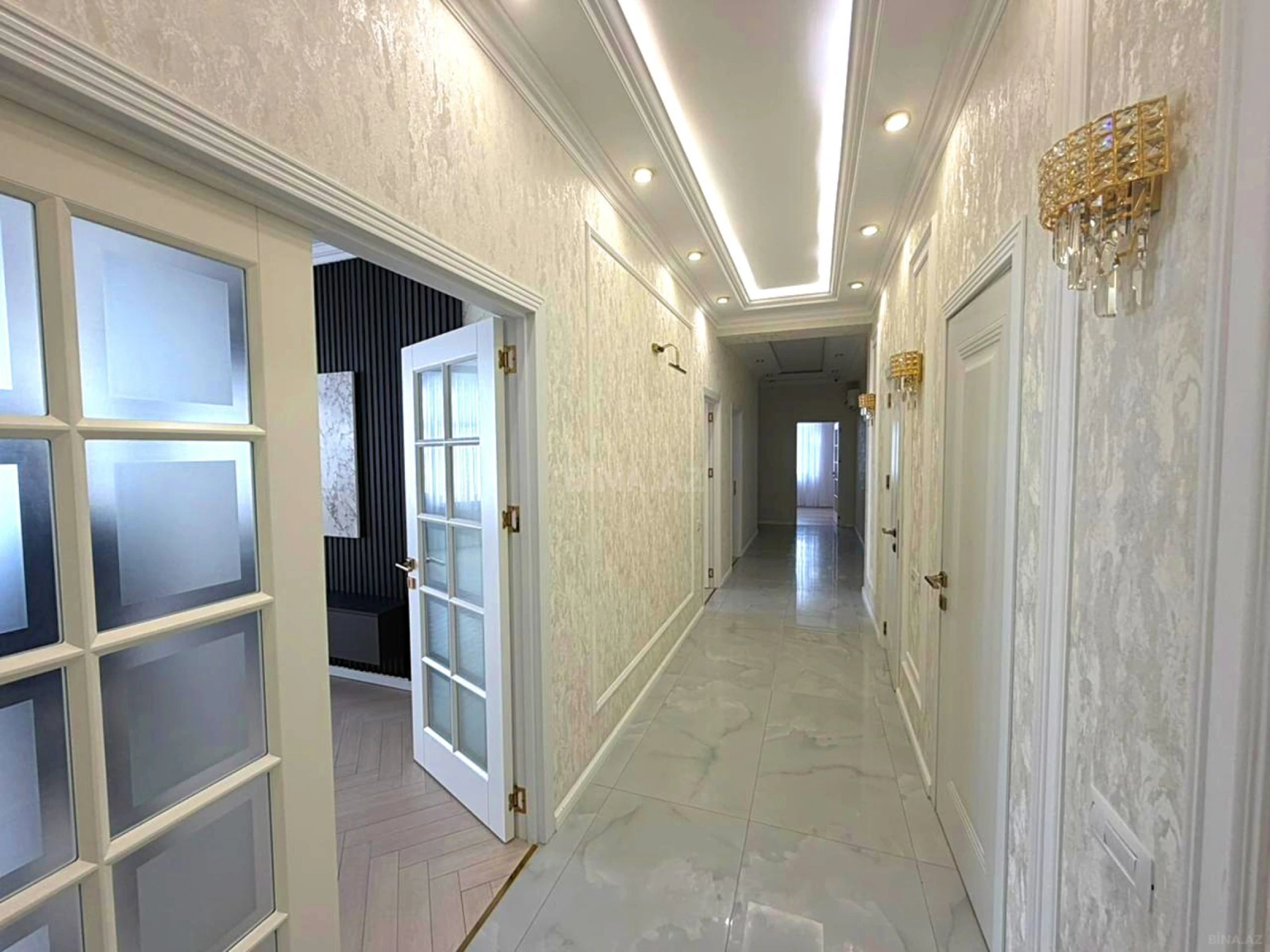 Satılır 4 otaqlı mənzil 134 m²