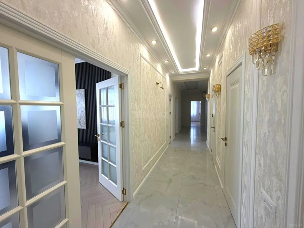 Satılır 4 otaqlı mənzil 134 m²
