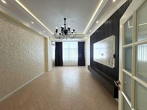 Satılır 4 otaqlı mənzil 134 m²