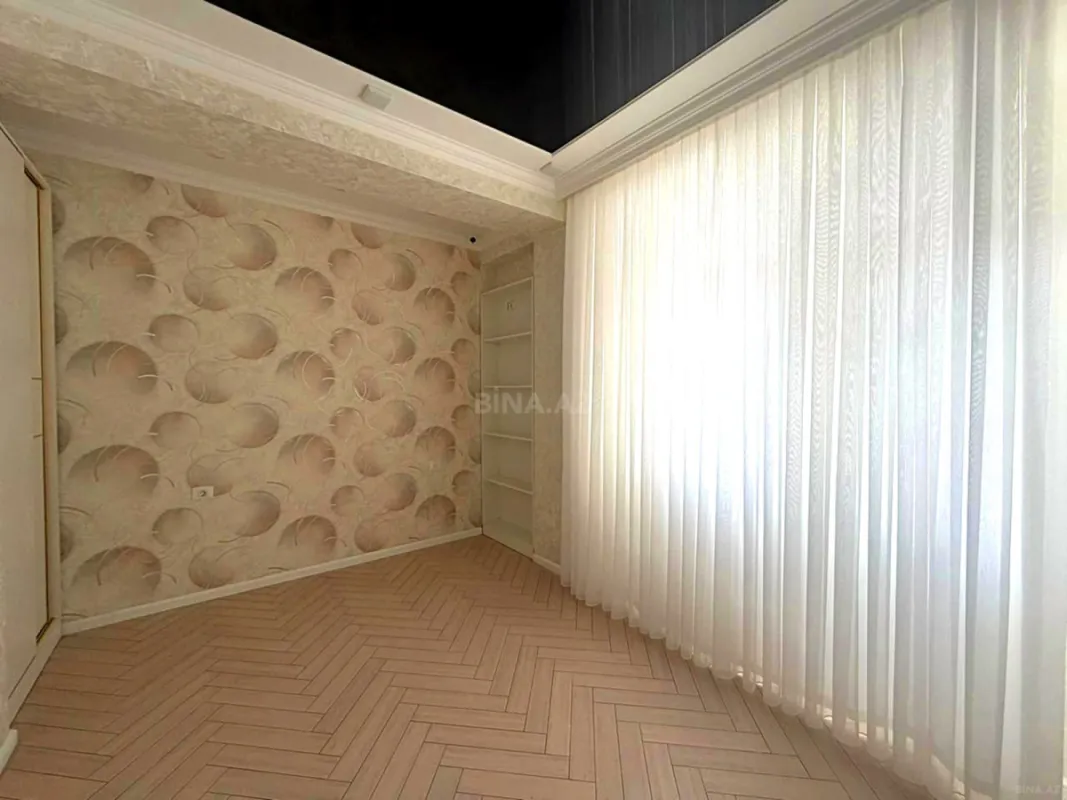 Satılır 4 otaqlı mənzil 134 m²