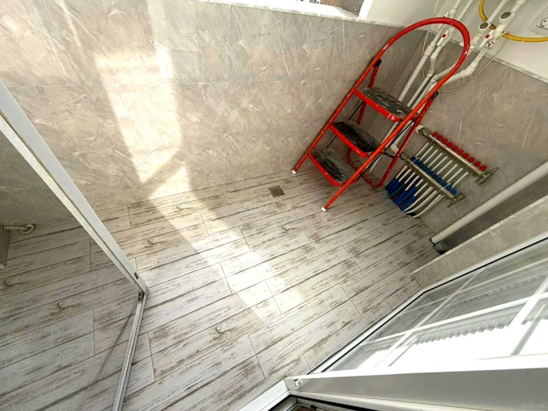 Satılır 4 otaqlı mənzil 134 m²