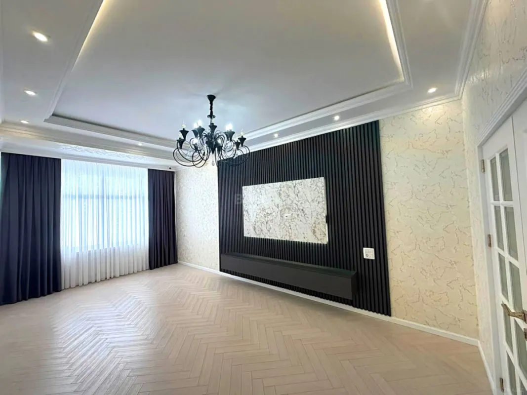 Satılır 4 otaqlı mənzil 134 m²