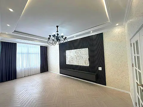 Satılır 4 otaqlı mənzil 134 m²