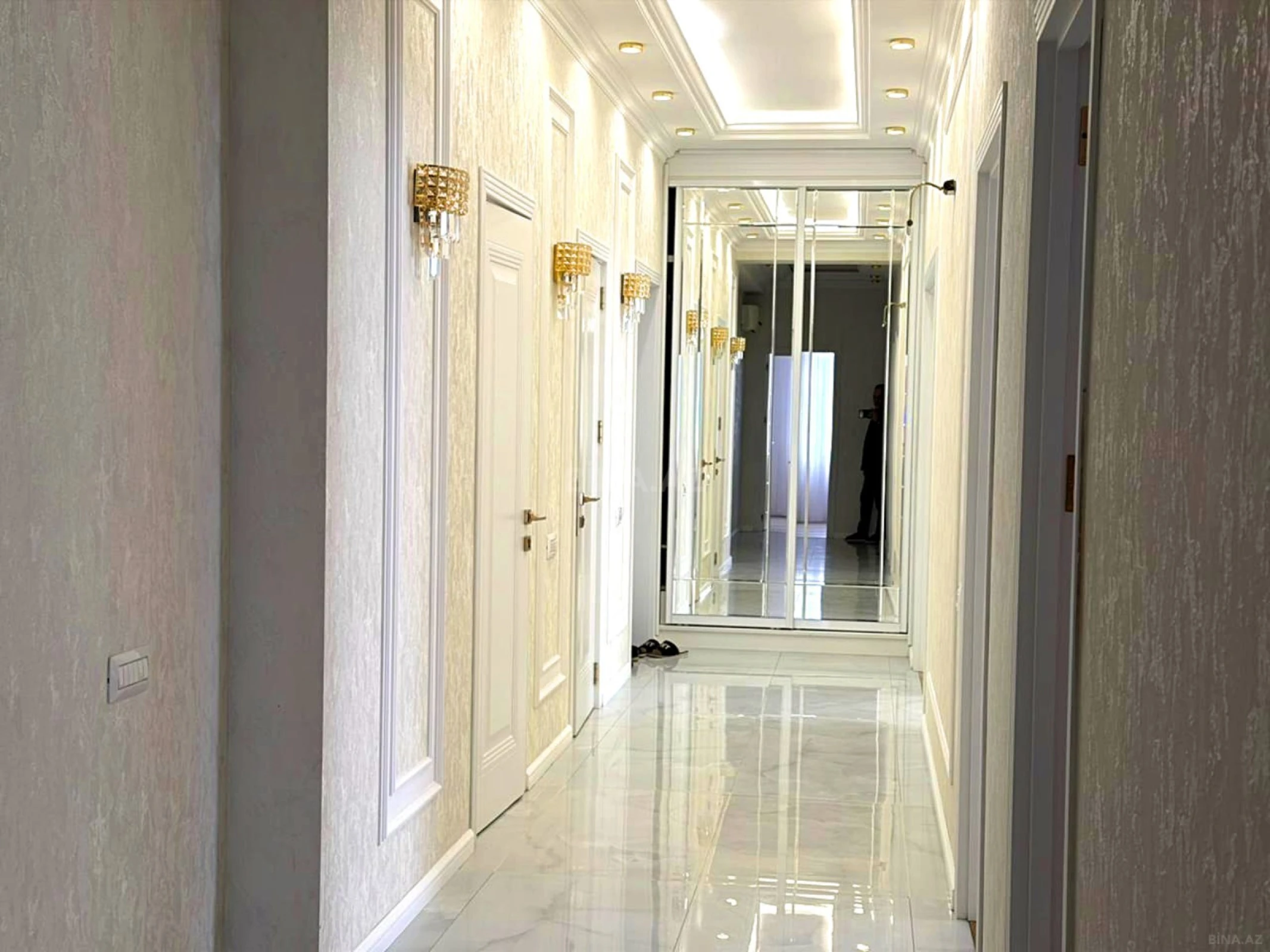 Satılır 4 otaqlı mənzil 134 m²