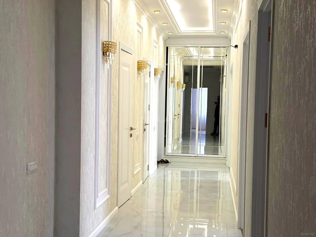 Satılır 4 otaqlı mənzil 134 m²