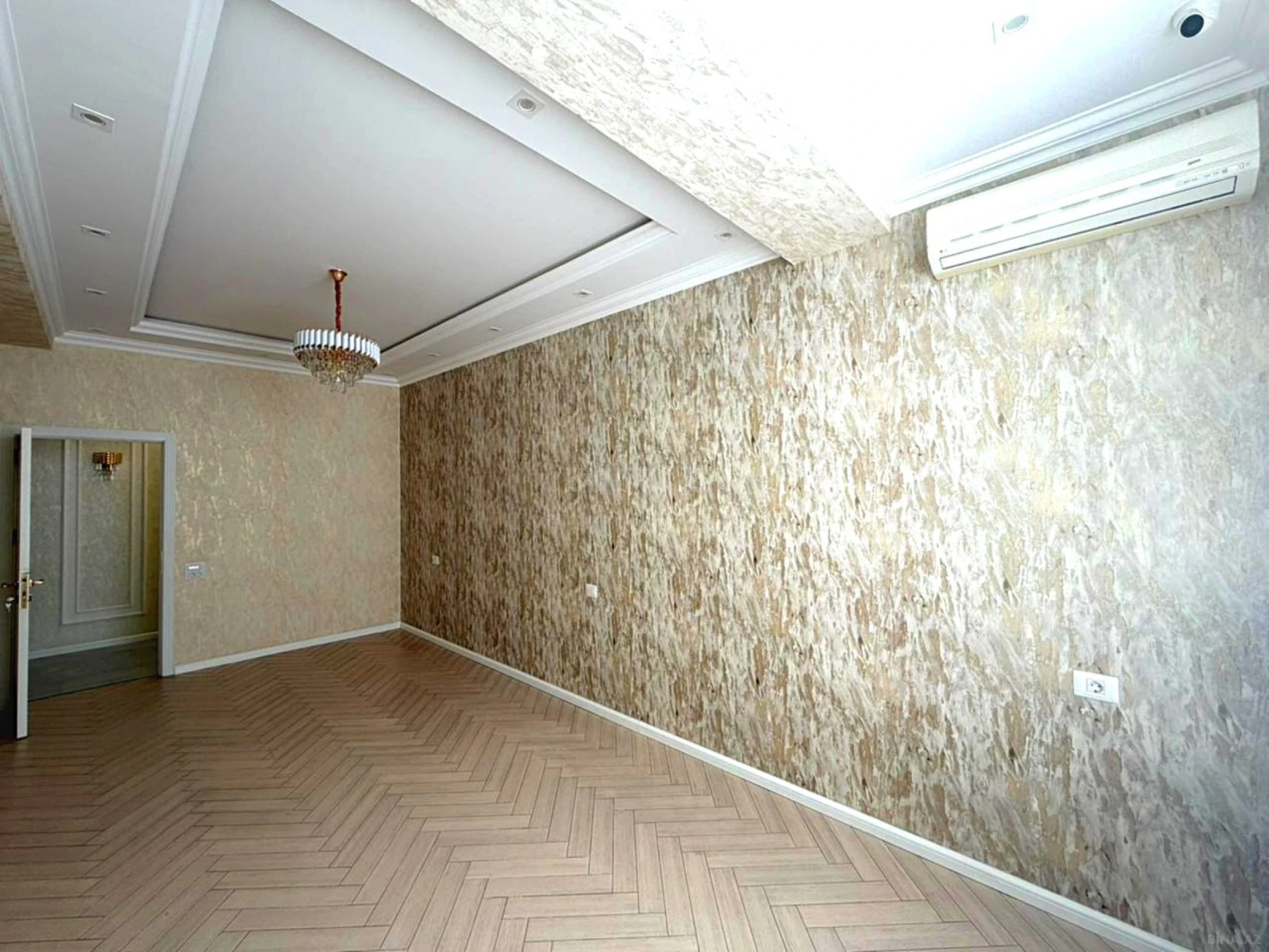 Satılır 4 otaqlı mənzil 134 m²