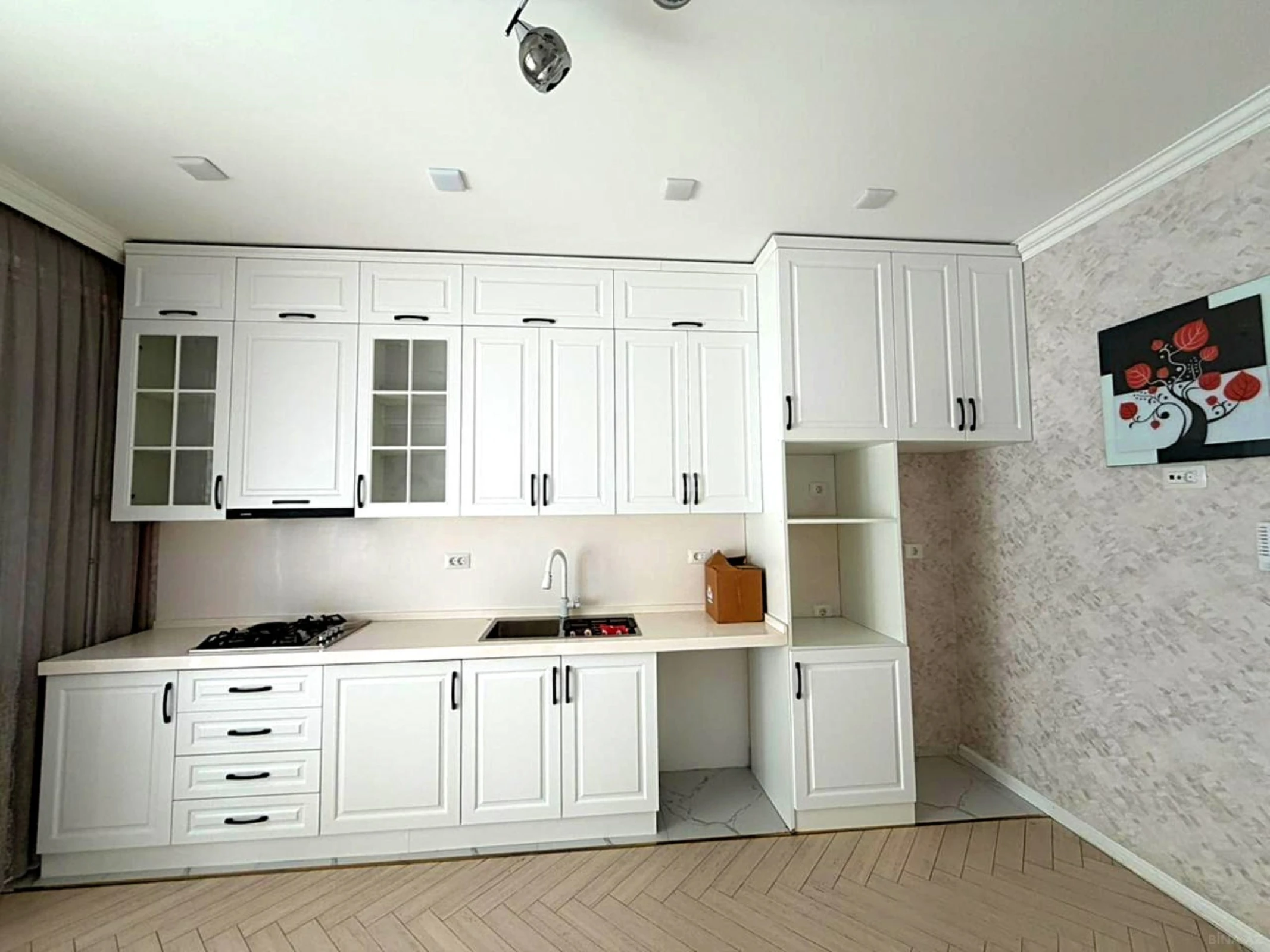 Satılır 4 otaqlı mənzil 134 m²