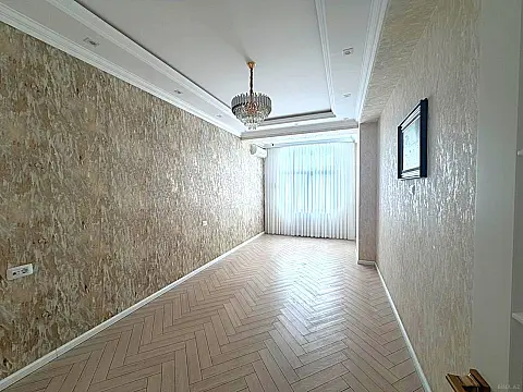 Satılır 4 otaqlı mənzil 134 m²