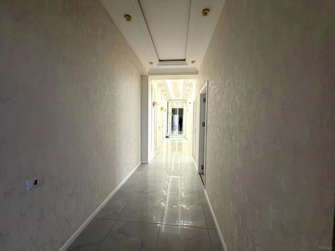 Satılır 4 otaqlı mənzil 134 m²