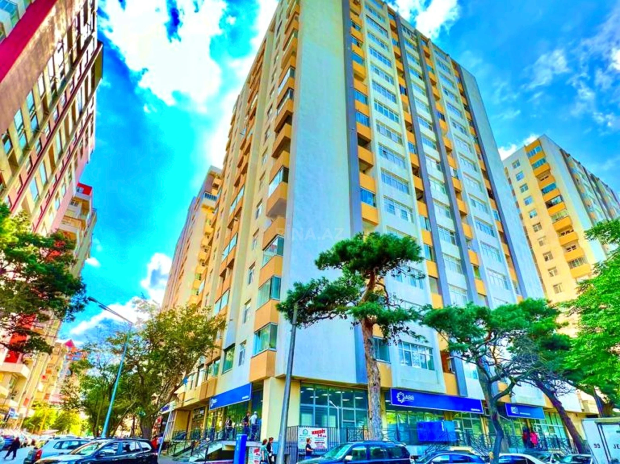 Satılır 4 otaqlı mənzil 134 m²