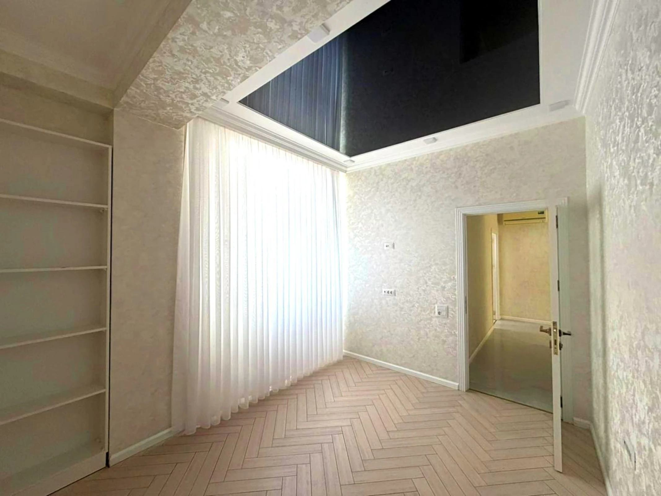 Satılır 4 otaqlı mənzil 134 m²