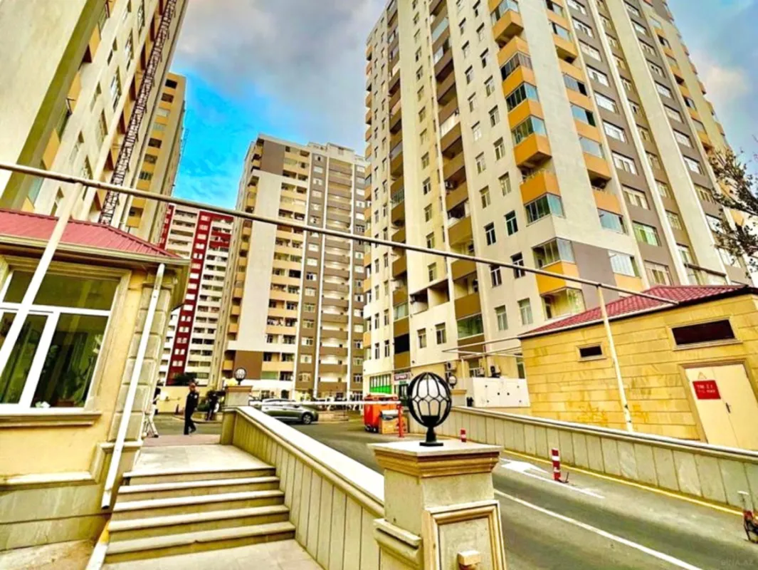 Satılır 4 otaqlı mənzil 134 m²