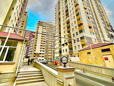 Satılır 4 otaqlı mənzil 134 m²