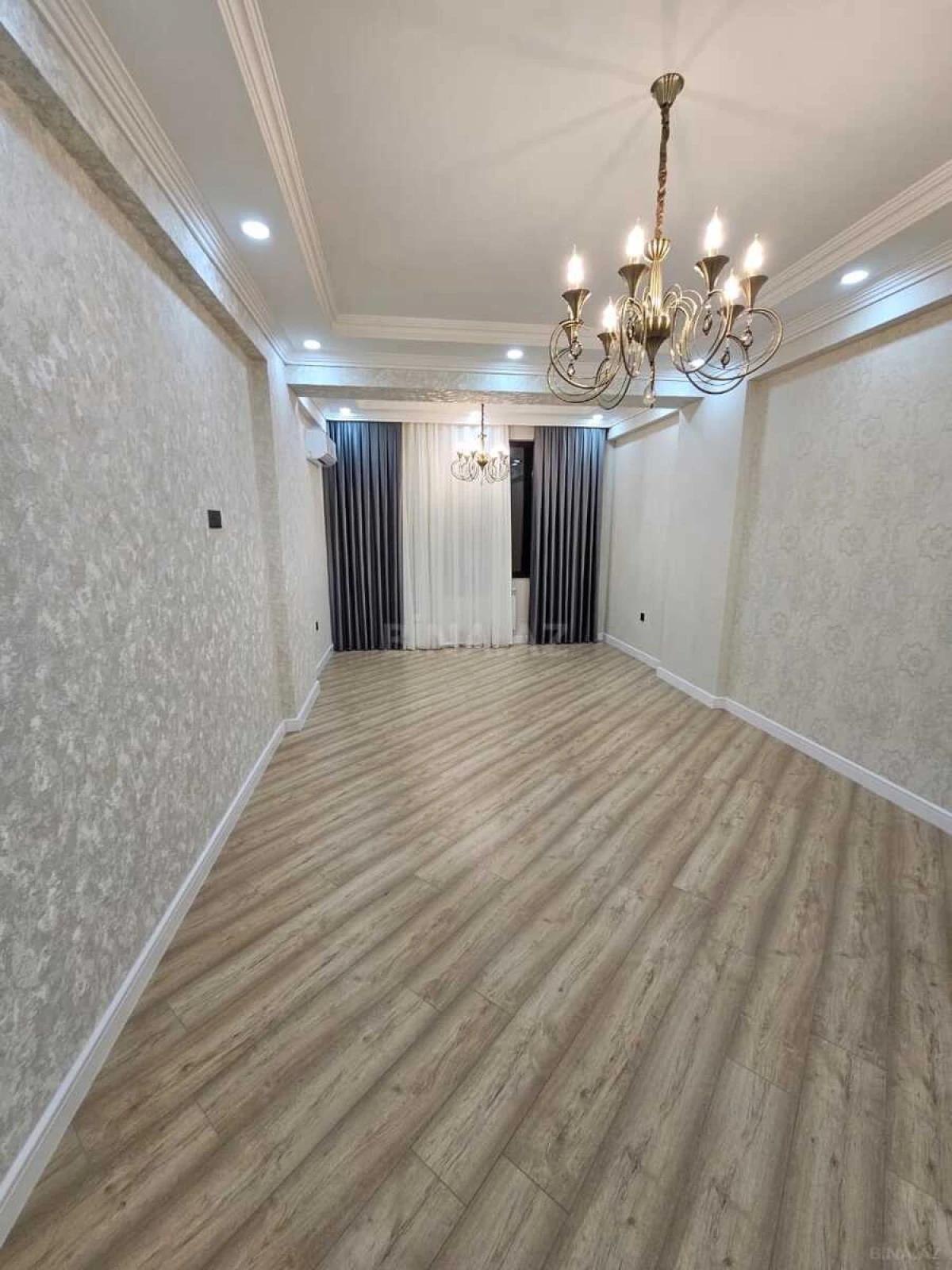 Satılır 3 otaqlı mənzil 128 m²