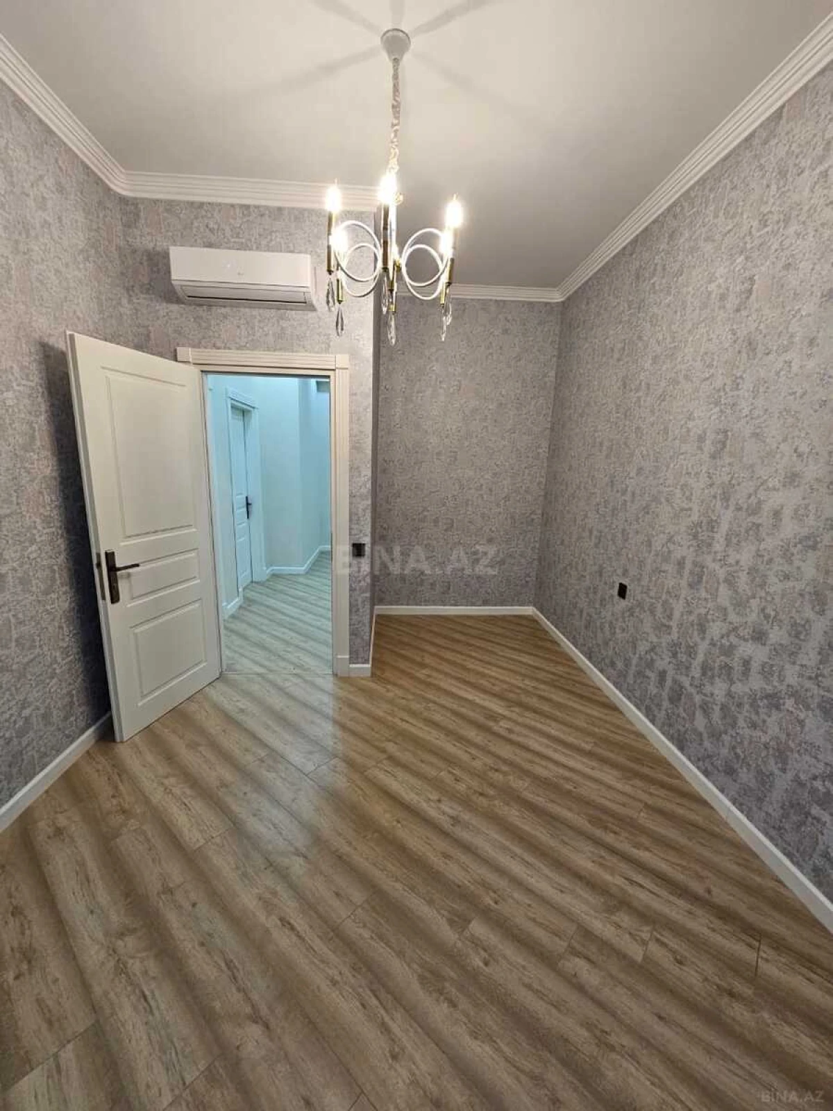 Satılır 3 otaqlı mənzil 128 m²