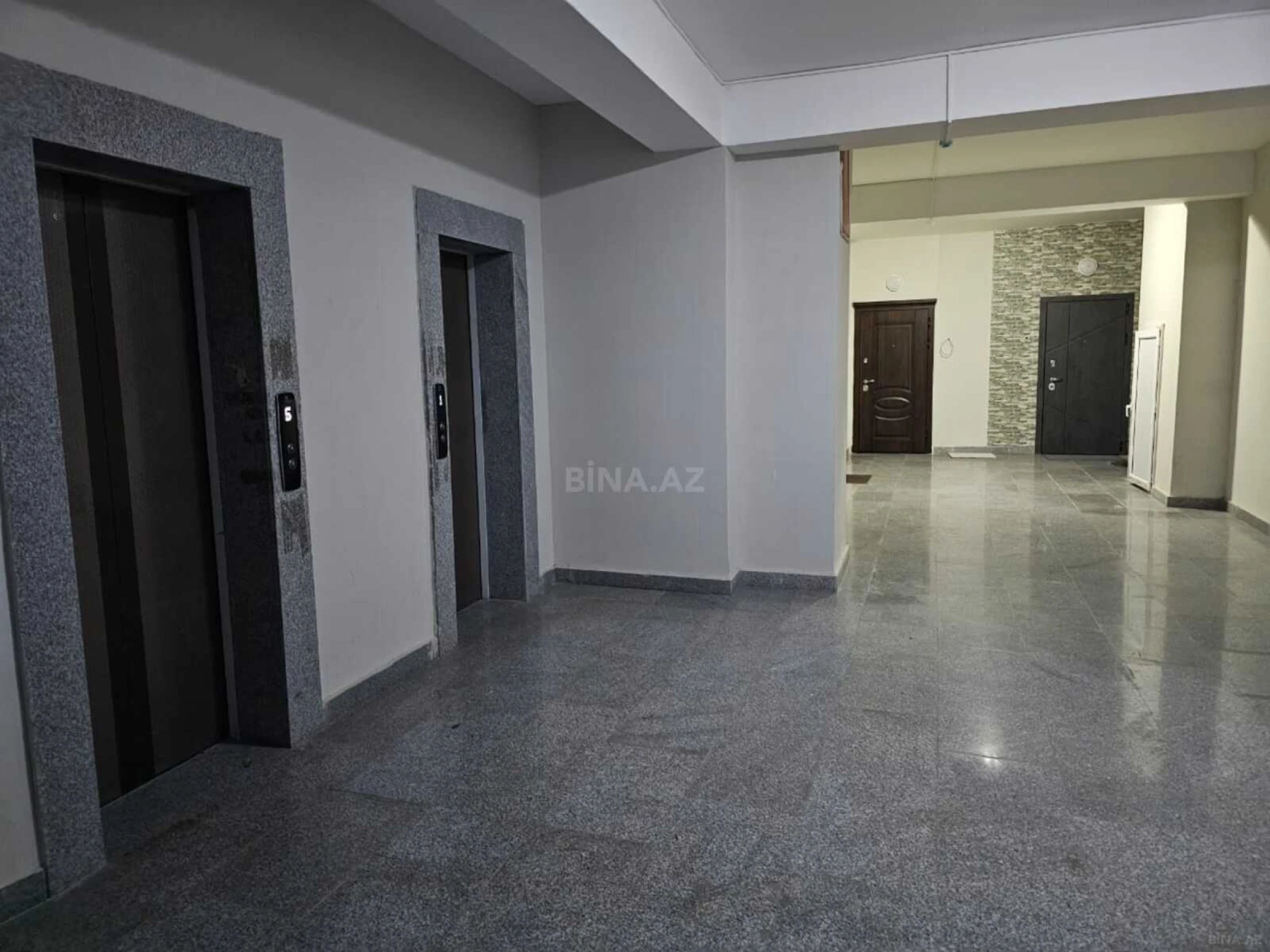 Satılır 3 otaqlı mənzil 128 m²