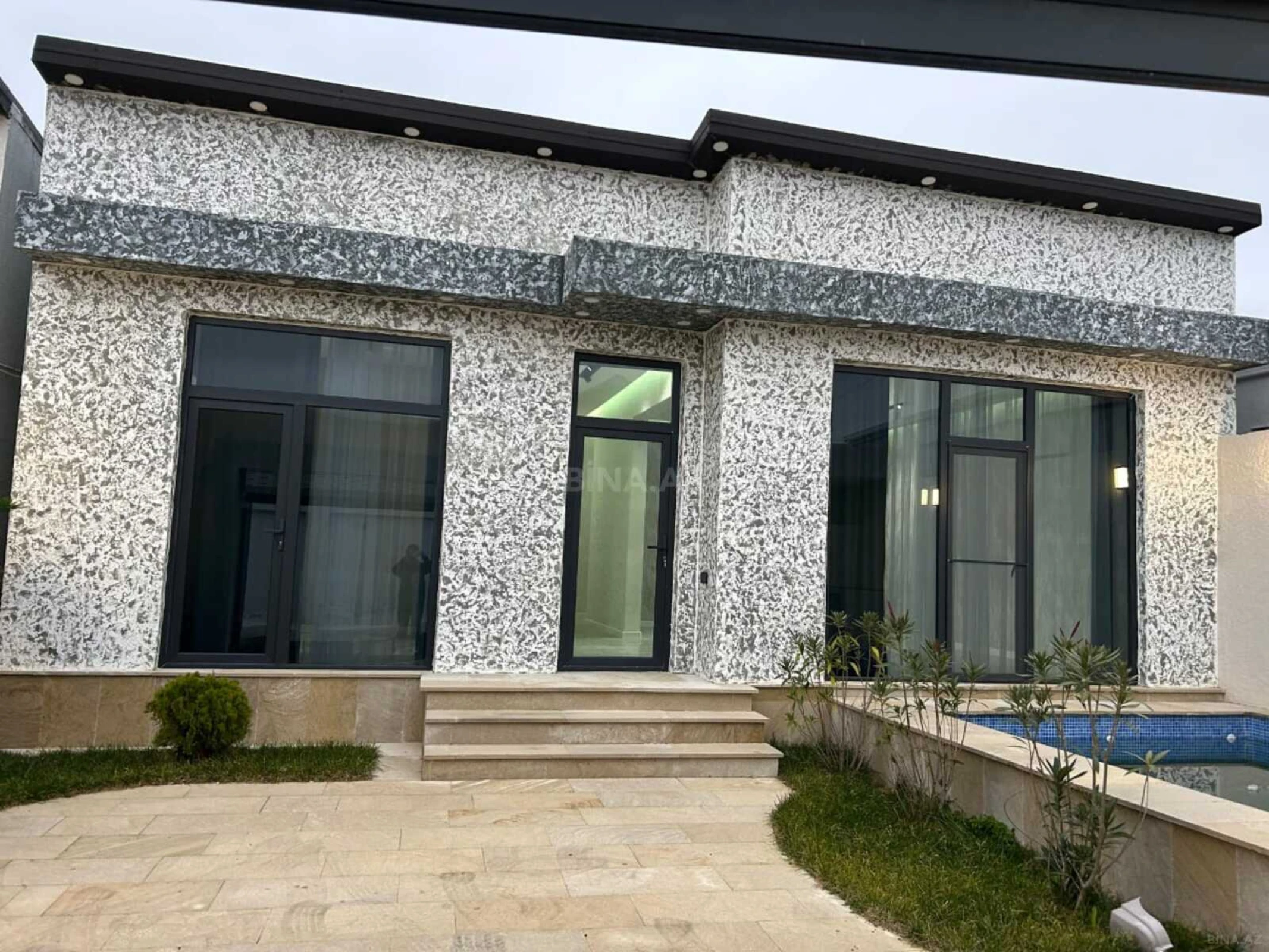 Satılır 3 otaqlı həyət evi 140 m²