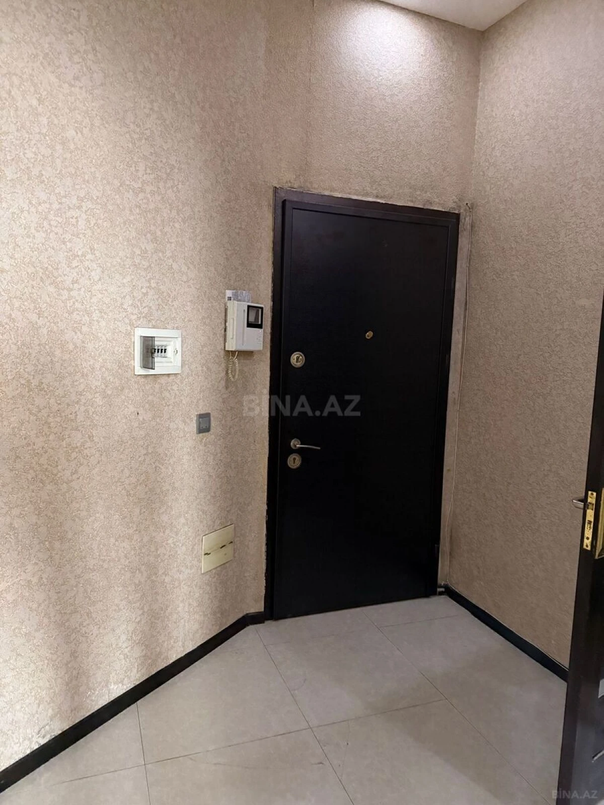 Satılır 3 otaqlı mənzil 97 m²