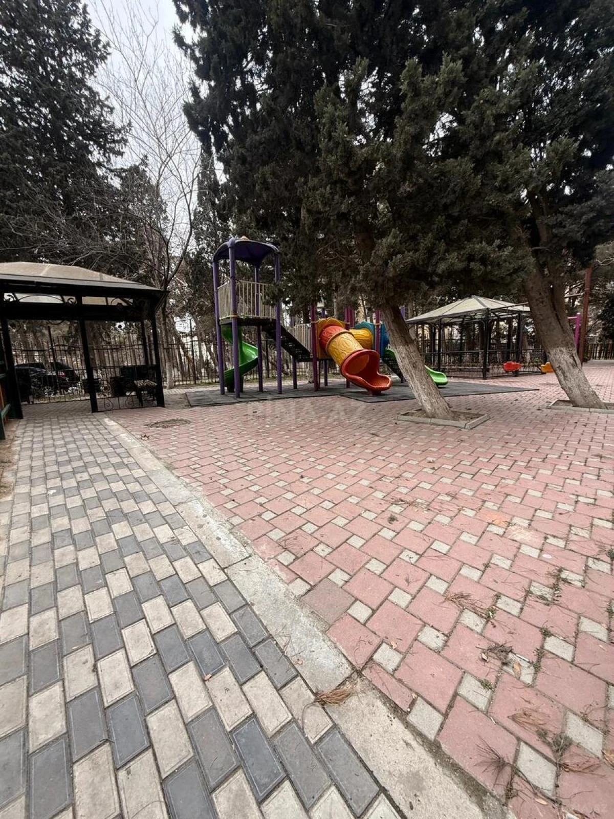 Satılır 3 otaqlı mənzil 97 m²